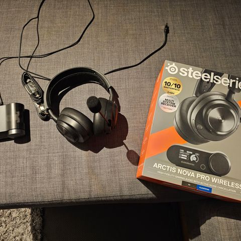 SteelSeries Arctis Nova Pro Wireless gamingheadsett