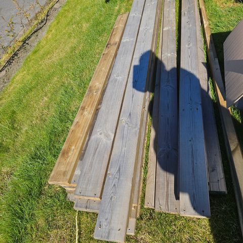 Noen terrassebord til salgs