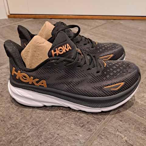 Hoka clifton 9 NYE