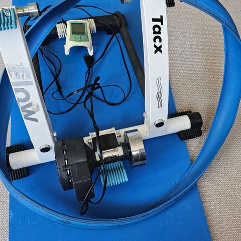 Tacx Flow sykkelrulle med dekk