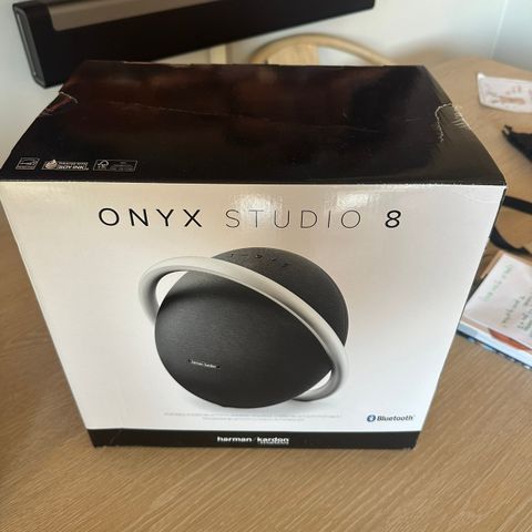 Harman / Kardon Onyx Studio 8