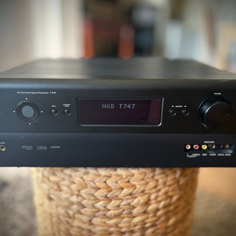 NAD T747