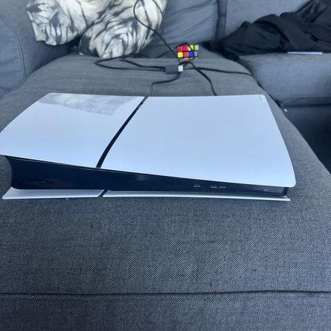 PlayStation 5 slim nesten helt ny!