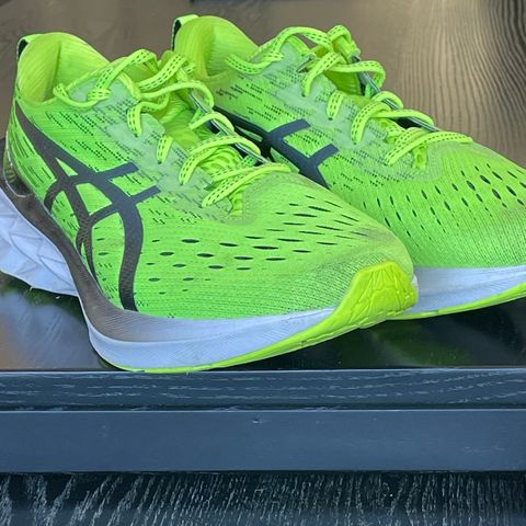 Asics novablast 2