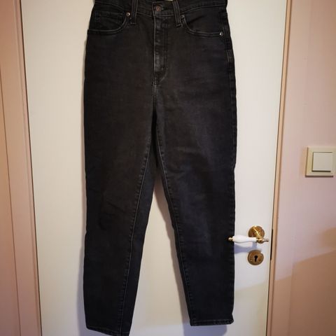 Levis mom jeans str 27