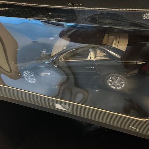 Mercedes Benz SL 1:18 Minichamps