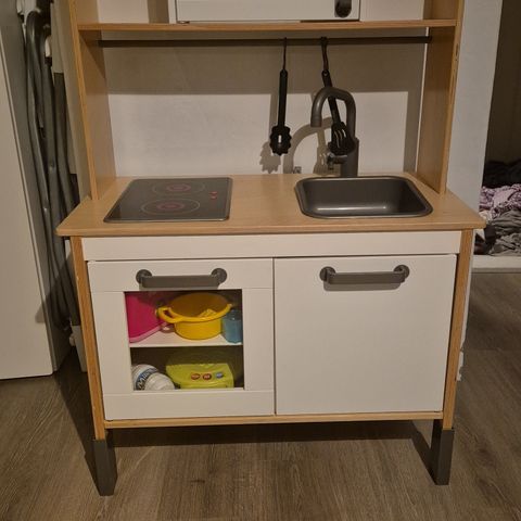 Pent brukt lekekjøkken fra IKEA