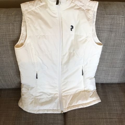 PeakPerformance vest selges.