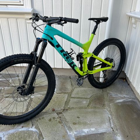 Trek Slash 9.8 fullcarbon XL - sendes mot tillegg