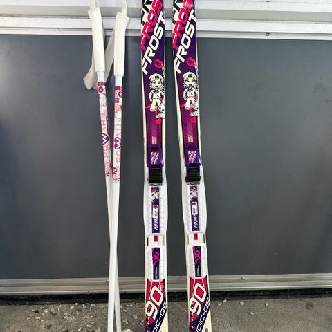 Ski og skistaver 90 cm