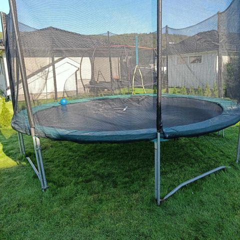 Trampoline 4,6 gies bort