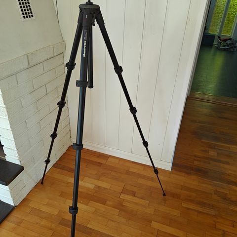 Ubrukt Manfrotto 785B selges