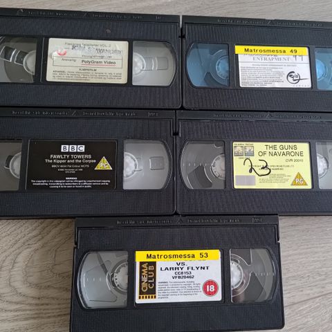 VHS filmer uten boks.