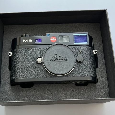 Leica M9 black paint finish