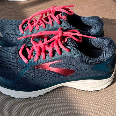 Brooks Aduro 6