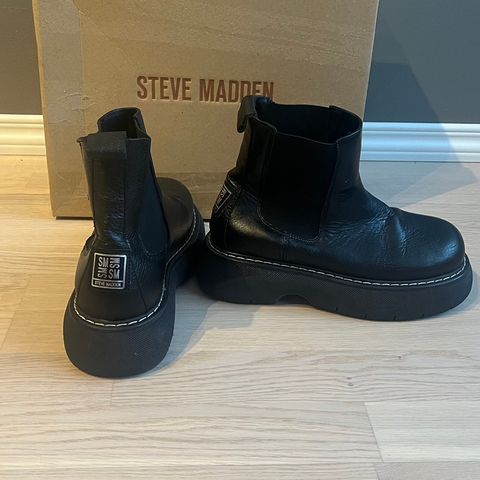 Steve Madden boots