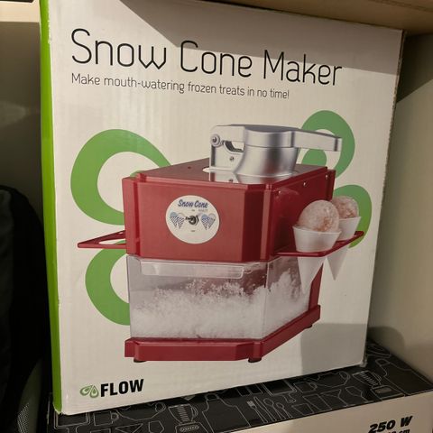 Isknuser maskin / snow cone maker.