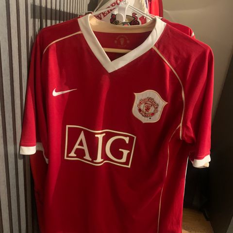 MANU 2006/07 drakt med svensken Larsson bak på😍🔥