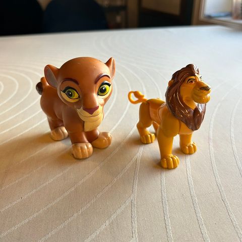 Nala og Mufasa fra Løvenes konge