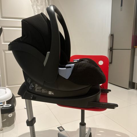 Bilstol for et nyfødt barn. 0-1 år. + isofix