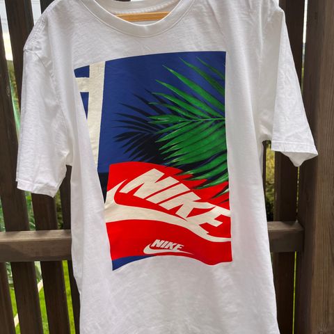 Pent brukt Nike t-shirt str M selges