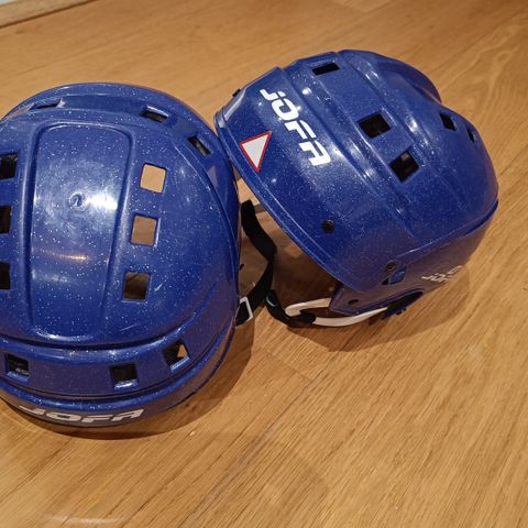 2 x Hockey-hjelmer