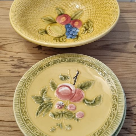 Antikk "Zell German Majolica" bolle og 3 asjetter til frukt