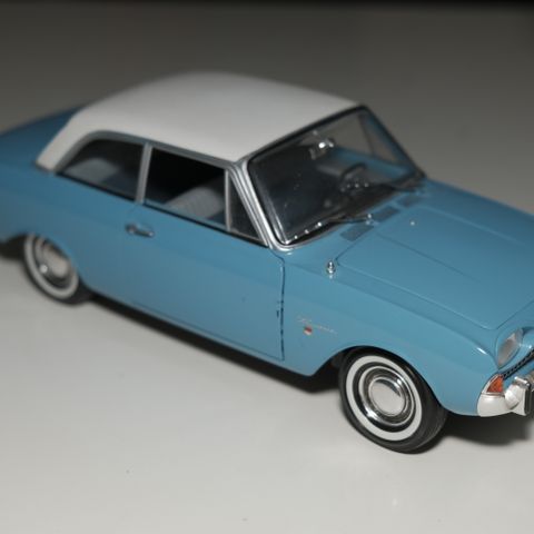 Modellbil Ford Taunus 17M 1/18