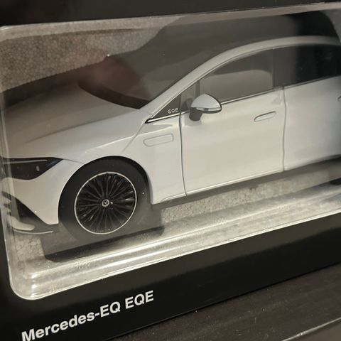 Mercedes EQQ 1:18 NZG