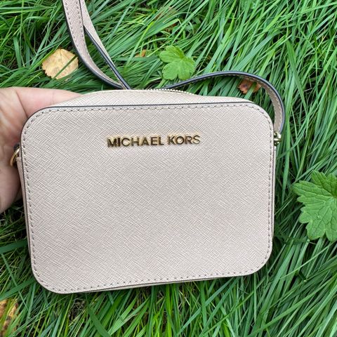 Selger min Michael Kors veske da den ikke blir brukt