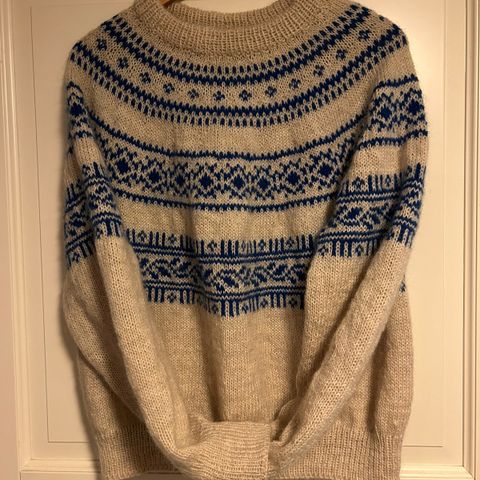 Strikka genser, Porcelain Yoke Sweater