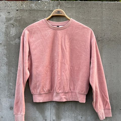 Rosa velour genser (str.S) fra H&M, Divided