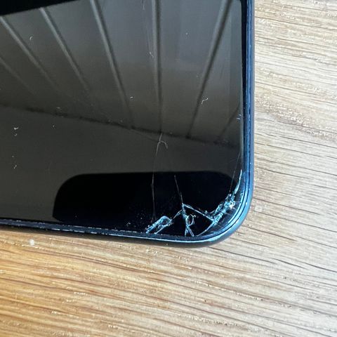 iPhone XR (knust skjerm)