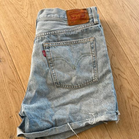 Levis shorts W32