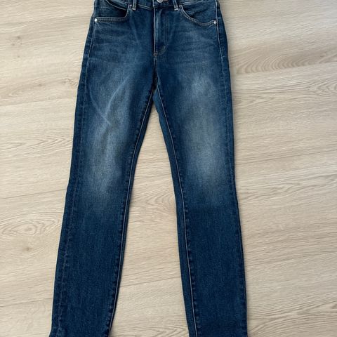 Neuw Jeans, ubrukt, selges. Str 26/30