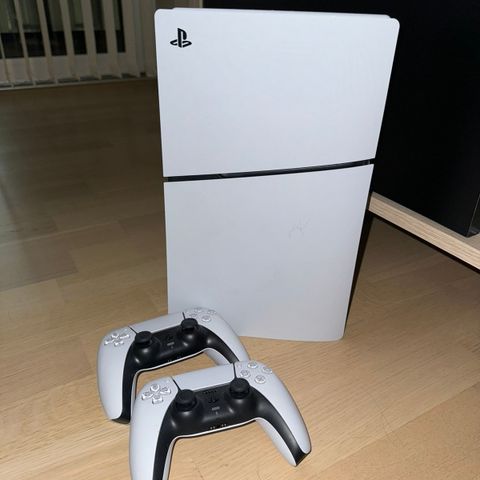 Ps5 disk versjon - Med to kontroller