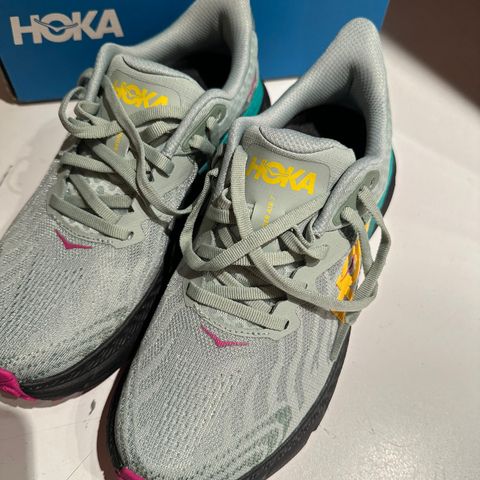 Nye Hoka Challenger sko i str 38 selges