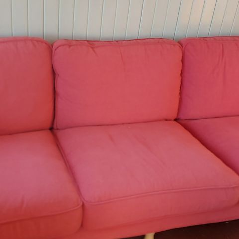 Pen sofa. Står på Nes Hedmark ( Innlandet)- kan fraktes til oslo