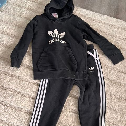 Adidas sett Str 104