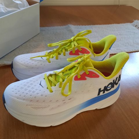 Hoka Clifton 9