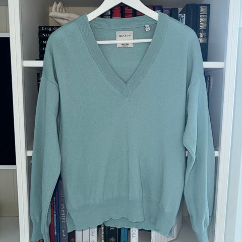 Helt ny, Gant genser, str S, SUPERFINE LAMBSWOOL V-NECK.