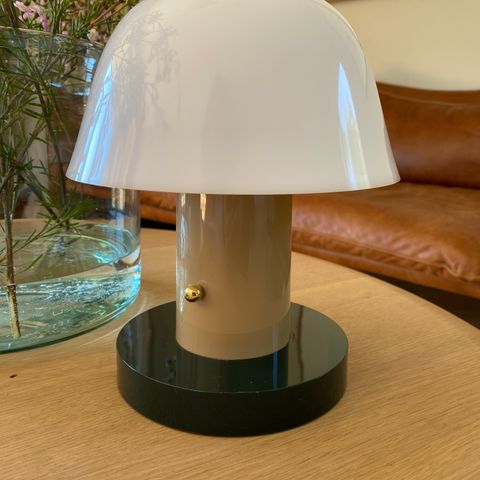 Setago JH27 Portable Bordlampe Nude/Forest - &Tradition