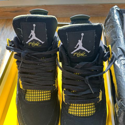 Jordan 4 yellow Thunder