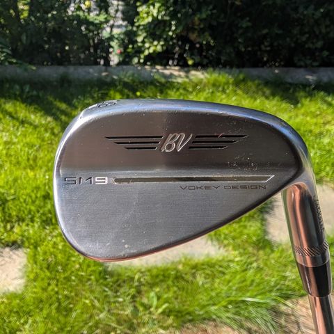 Titleist SM9 48 grader wedge.