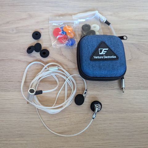 Venture Electronics Monk SM earbud med dongle