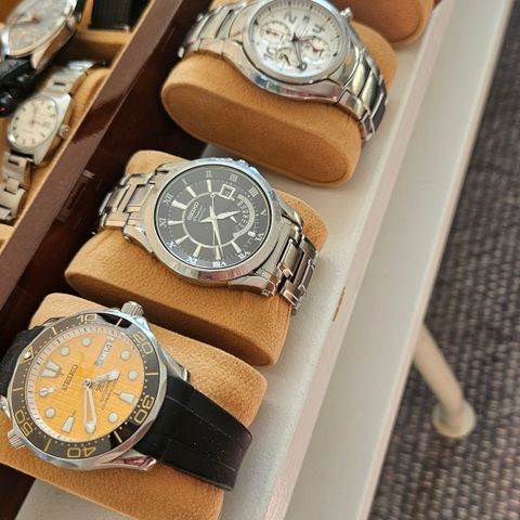 Seiko klokkelot. 1 automatic, 2 chronograph quartz, 1 kinetic