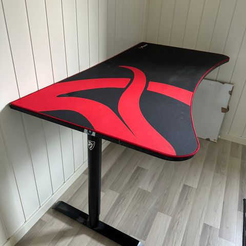 Arozzi Arena gaming desk (black)