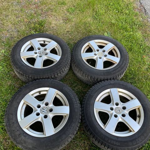 Originale VW 195/65R15 m/piggdekk