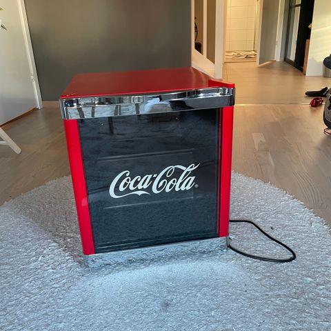 (Solgt) Coca-Cola kjøleskap