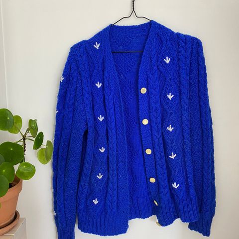 Hjemmestrikket myk cardigan